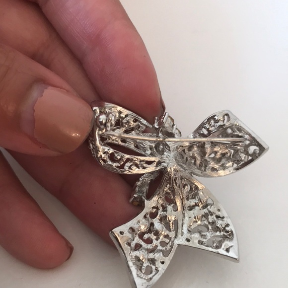 Fashion Brooch - Picture 2 of 2